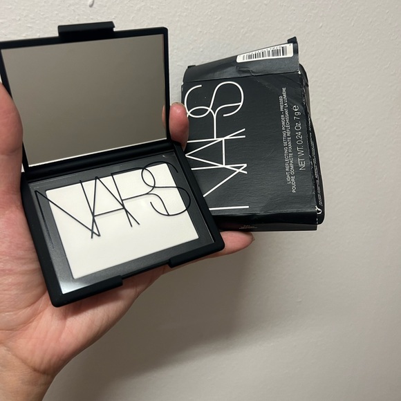 NARS LIGHT REFLECTING SETTING POWDER PRESSED TRANSLUCENT CRYSTAL Badbox 0.24oz - Picture 1 of 5